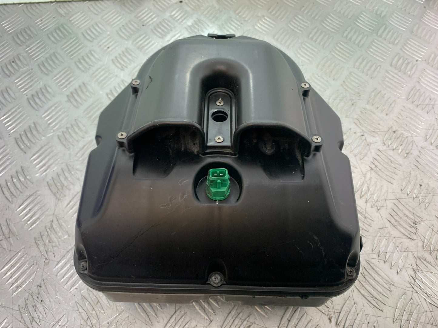 TRIUMPH 955i DAYTONA AIRBOX   YEAR 2002-2006 (CMB1229)
