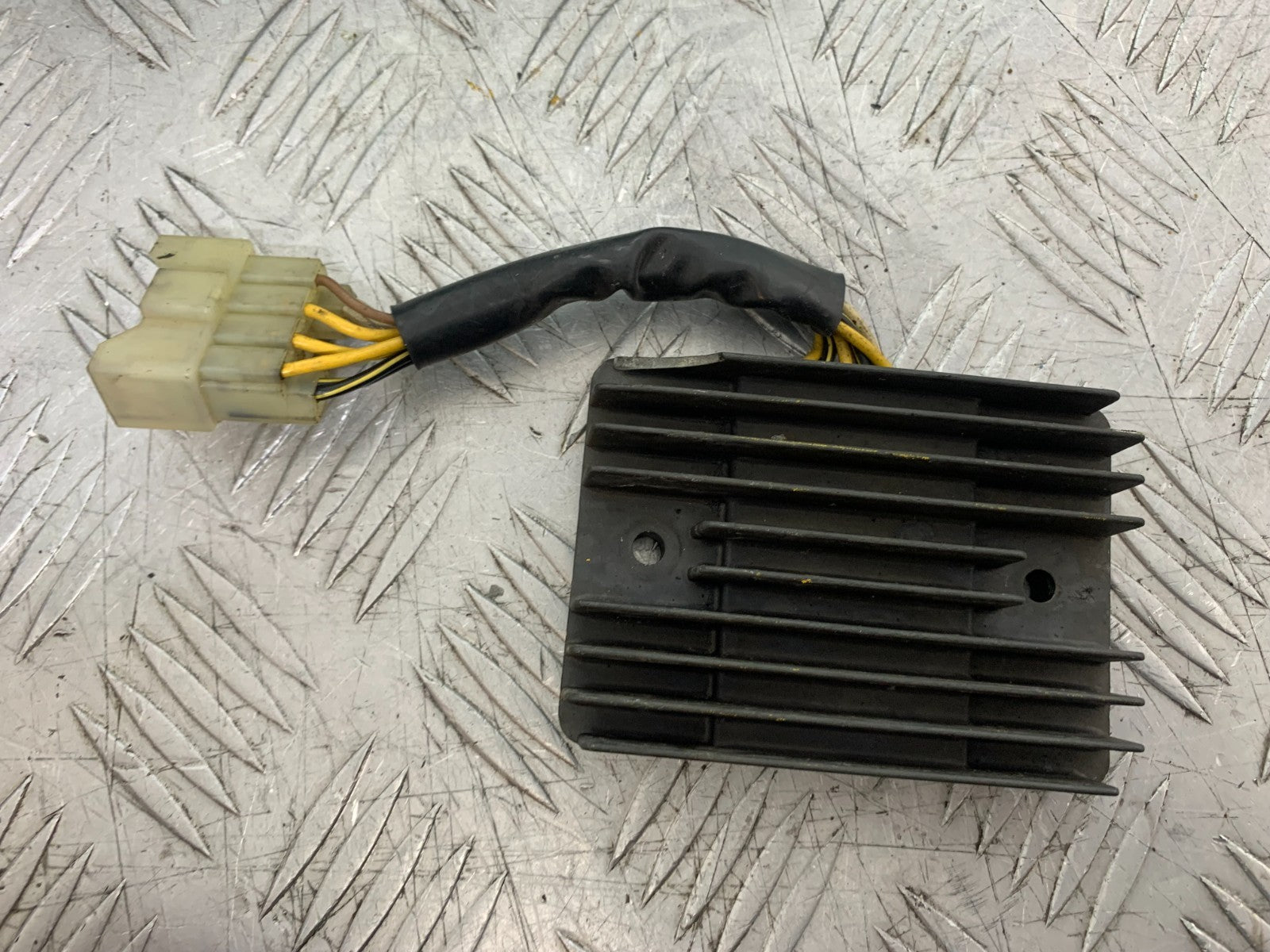 KAWASAKI ZX9R ZX9 R REGULATOR  YEAR 1998-1999 (CMB1329)