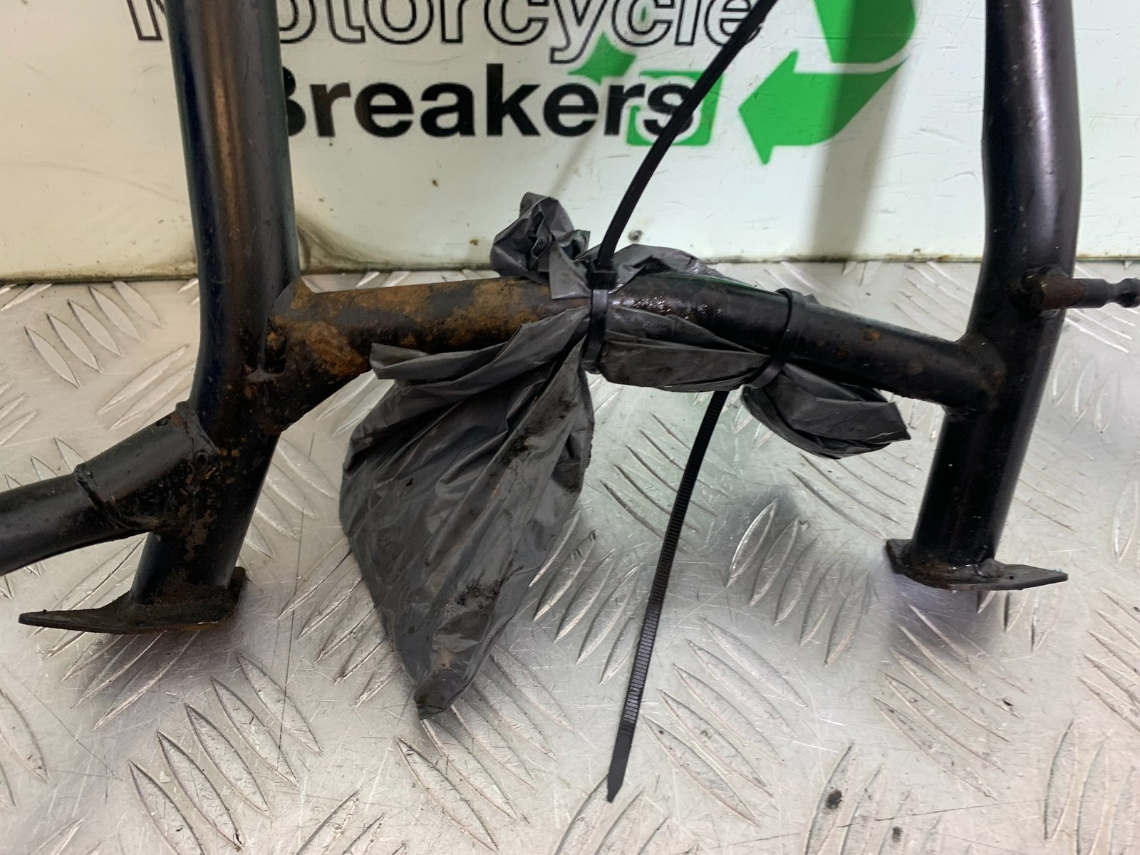 TRIUMPH 1050 SPRINT ST CENTER STAND 2003-2011 (CMB1285)