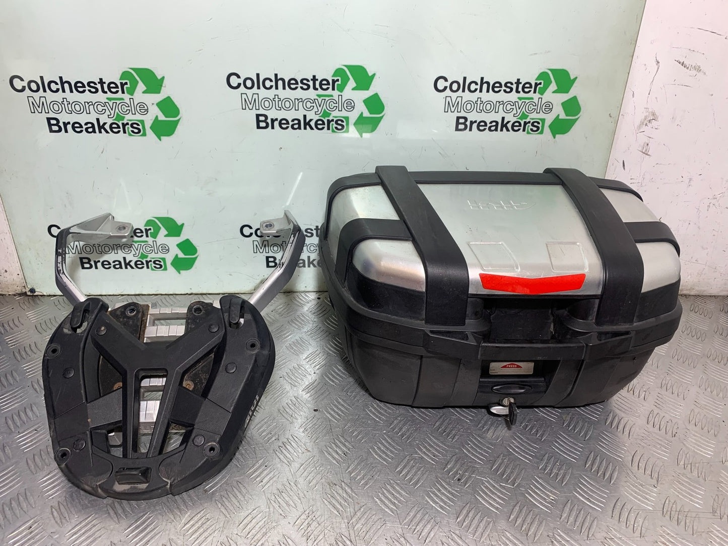 SUZUKI DL1000 V-STROM GIVI TOP BOX AND RACK   YEAR 2014-2019 (CMB1325)