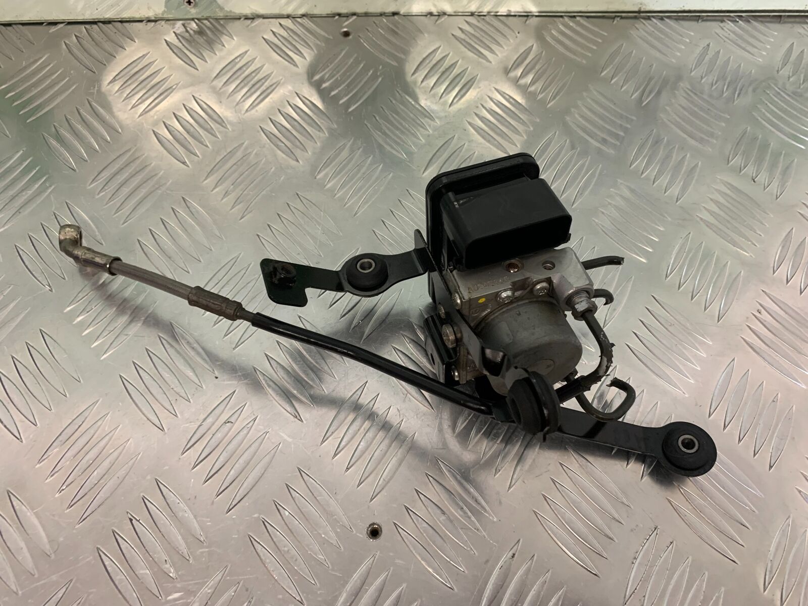 TRIUMPH TIGER 800 XCA ABS PUMP   YEAR 2015-2017 (STOCK 940)
