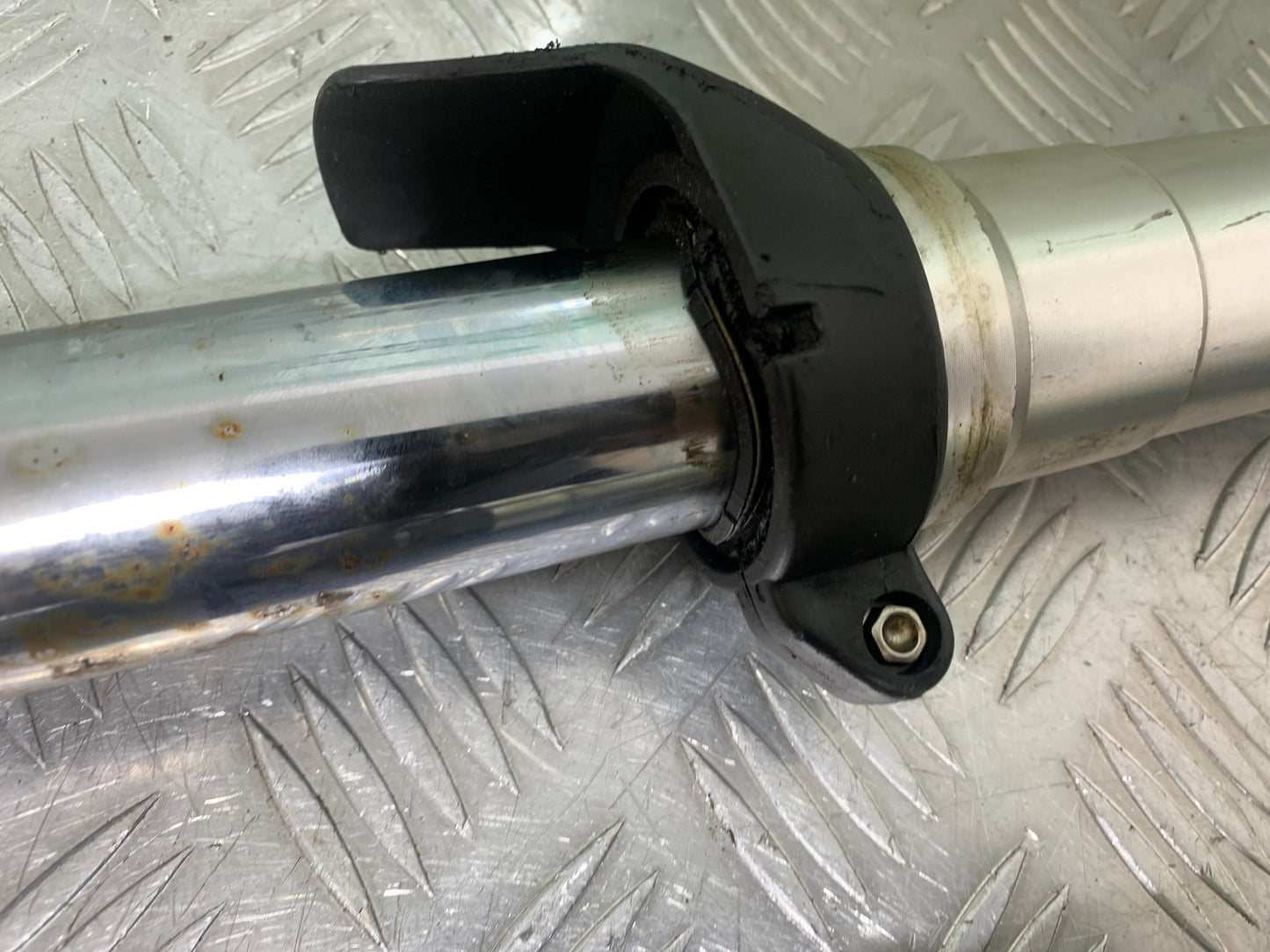 TRIUMPH T509 SPEED TRIPLE FORKS (SOLD AS PARTS)  YEAR 1997-1998 (CMB1144)