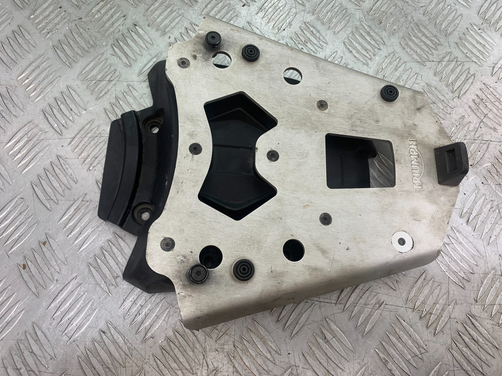 TRIUMPH TIGER 800 XRT TOP BOX PLATE   2018-2020 (CMB1193)