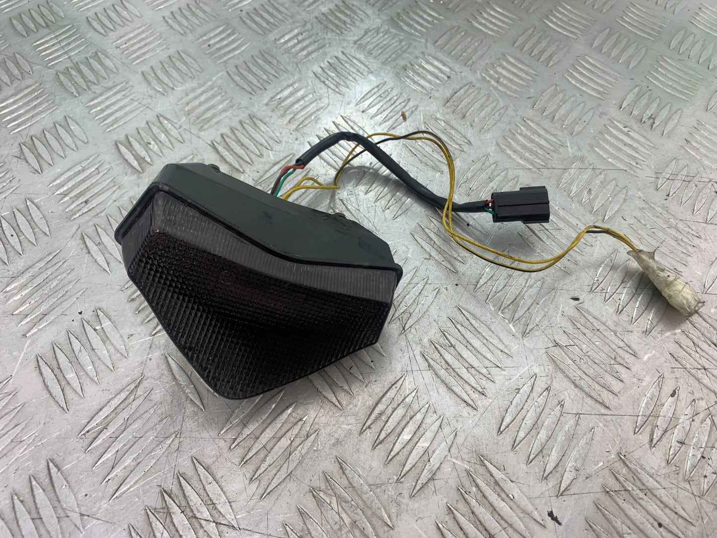 TRIUMPH 1050 SPRINT ST REAR LIGHT  YEAR 2004-2007 (CMB1197)