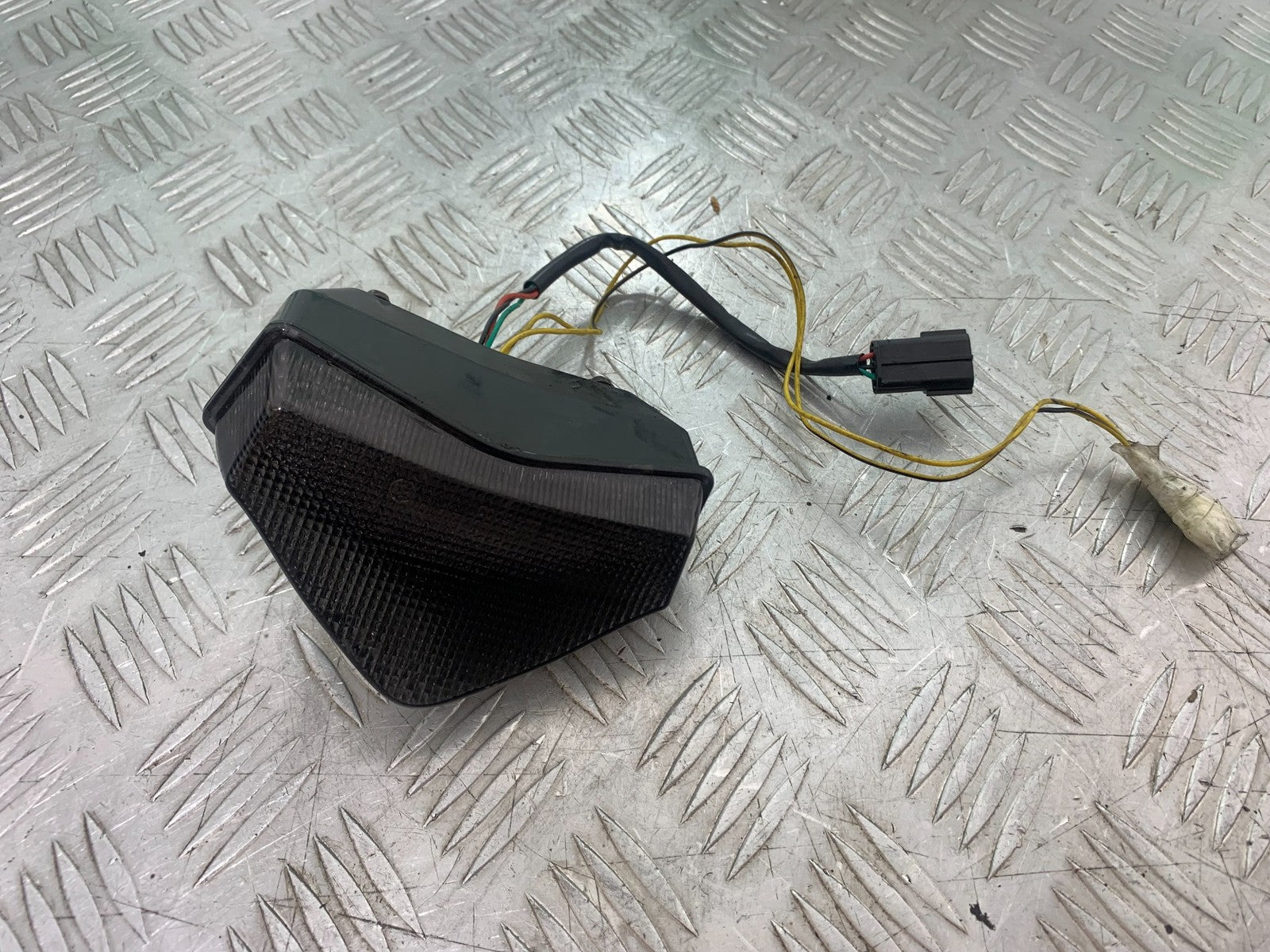 TRIUMPH 1050 SPRINT ST REAR LIGHT  YEAR 2004-2007 (CMB1197)