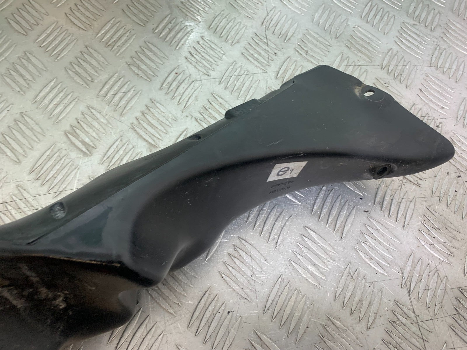 DUCATI 996 SPS 748 916 998 RIGHT AIR TUBE  1999-2000 (CMB1209)