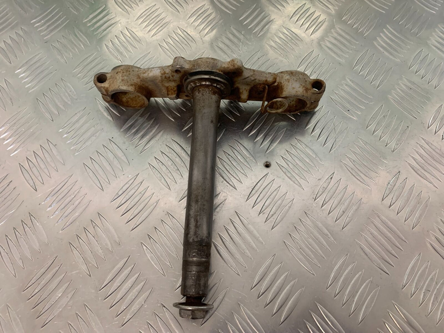 YAMAHA XT250 XT 250 BOTTOM  YOKE  YEAR 1980-1982  (STOCK 944)
