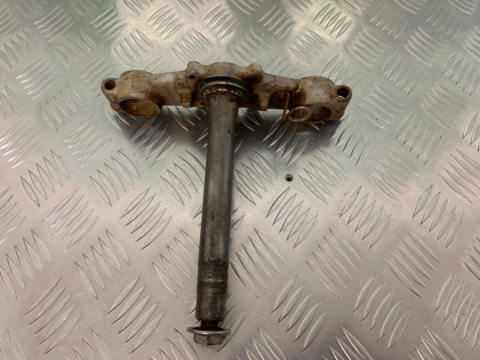 YAMAHA XT250 XT 250 BOTTOM  YOKE  YEAR 1980-1982  (STOCK 944)