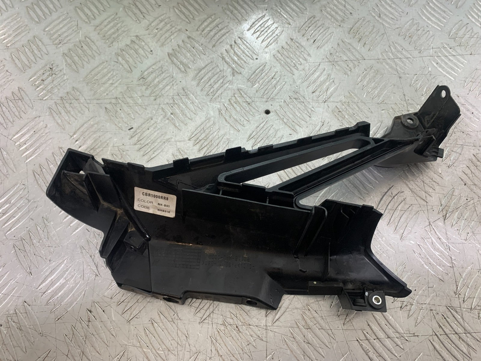 HONDA CBR1000 rr FIREBLADE LEFT REAR INDICATOR MOUNT  2008-2011 (CMB1253)