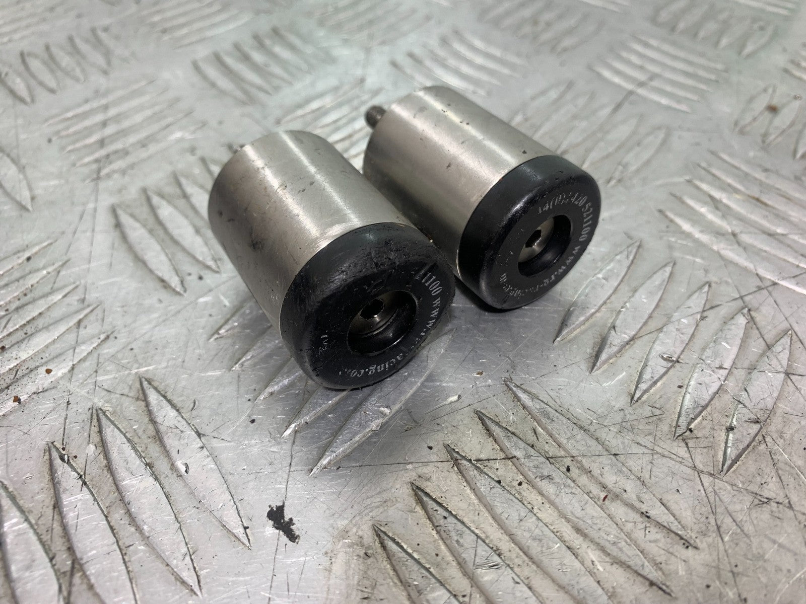 TRIUMPH 1050 SPRINT ST BAR END WEIGTHS   2004-2007 (CMB1197)