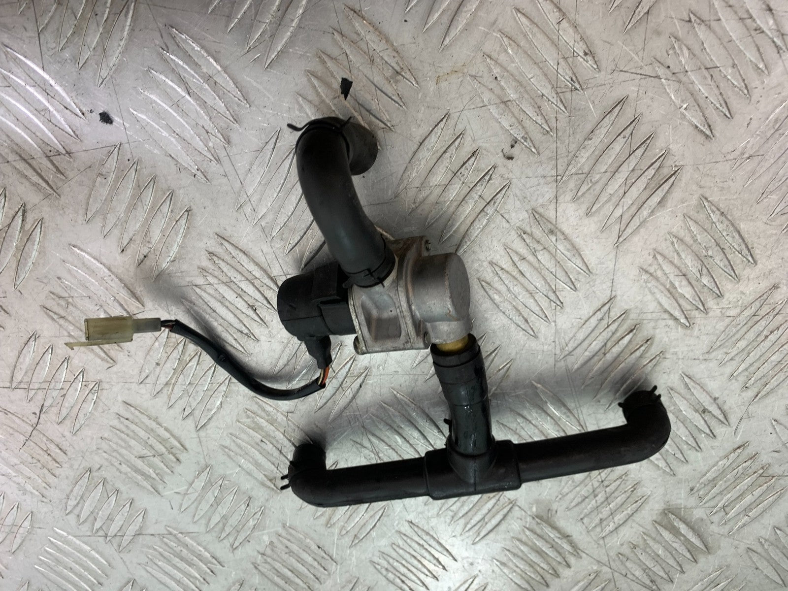 TRIUMPH SPEED TRIPLE R 1050 AIR VALVE  2009 (CMB1183)