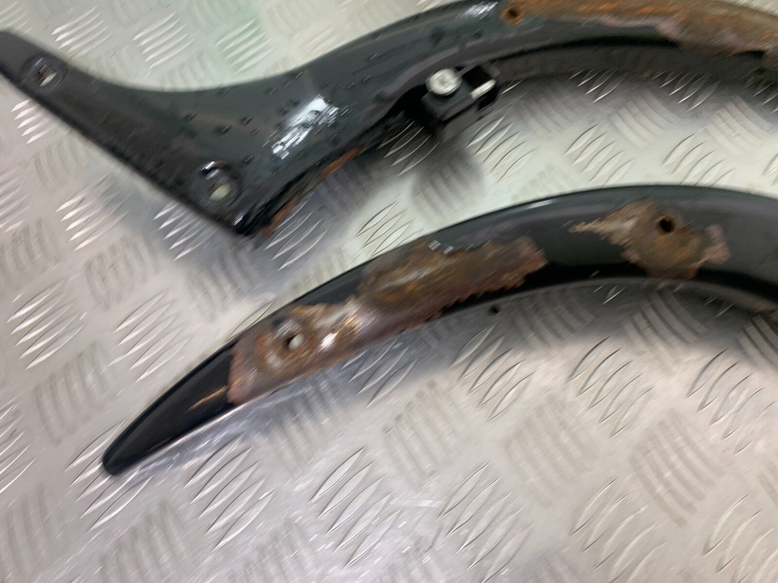 SUZUKI INTRUDER VL800 C800 REAR MUDGUARD BRACKETS   YEAR 2012-16 (CMB1039)