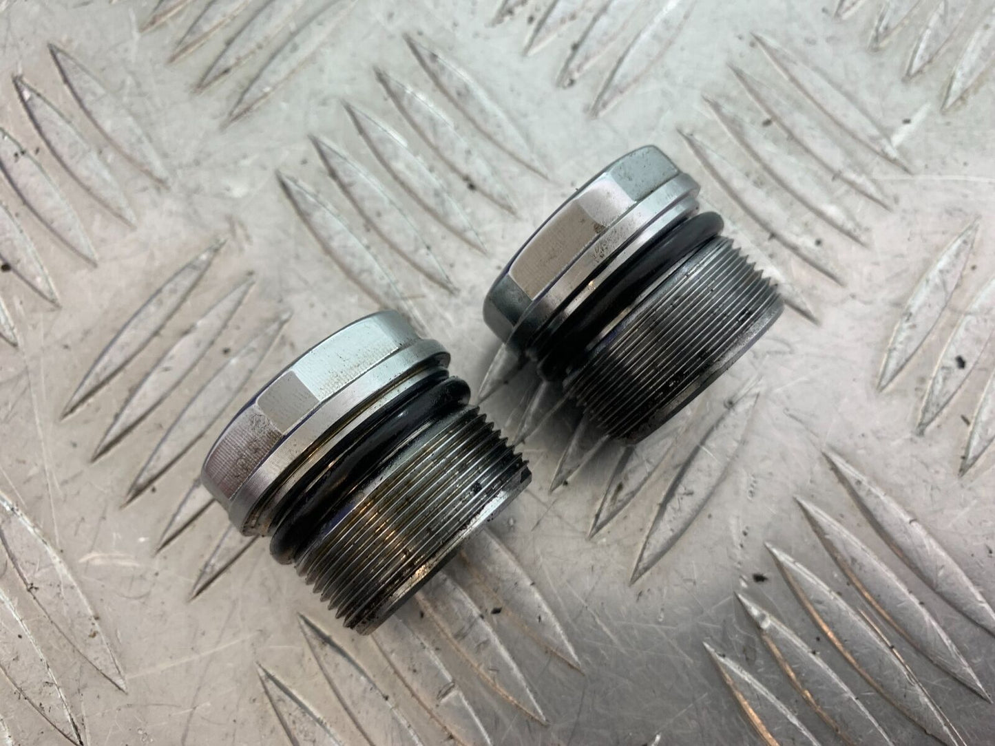 HARLEY DAVIDSON XL883 N IROD FORK CAPS YEAR 2020  (CMB1116)