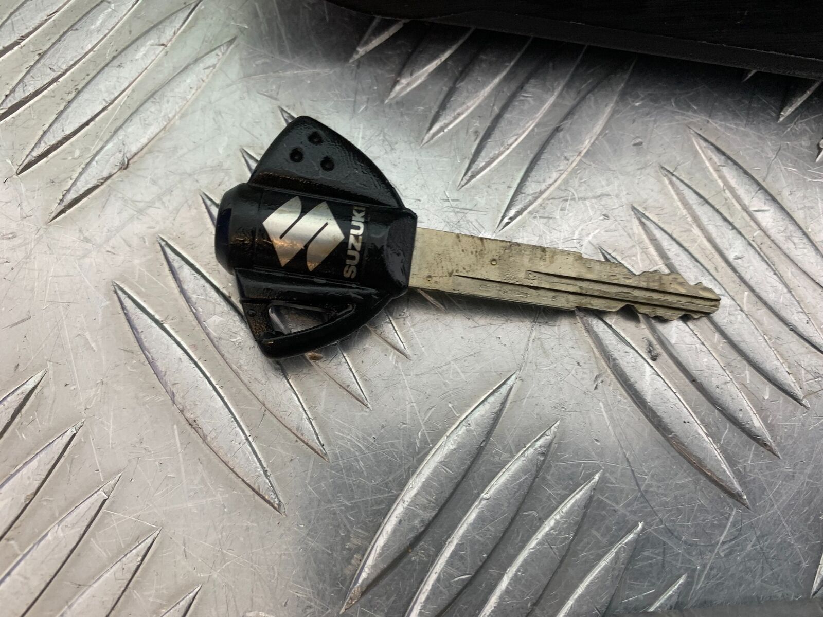 SUZUKI GSXR1000 GSXR 1000 ECU LOCKS KEY   2009-2016 (CMB1049)