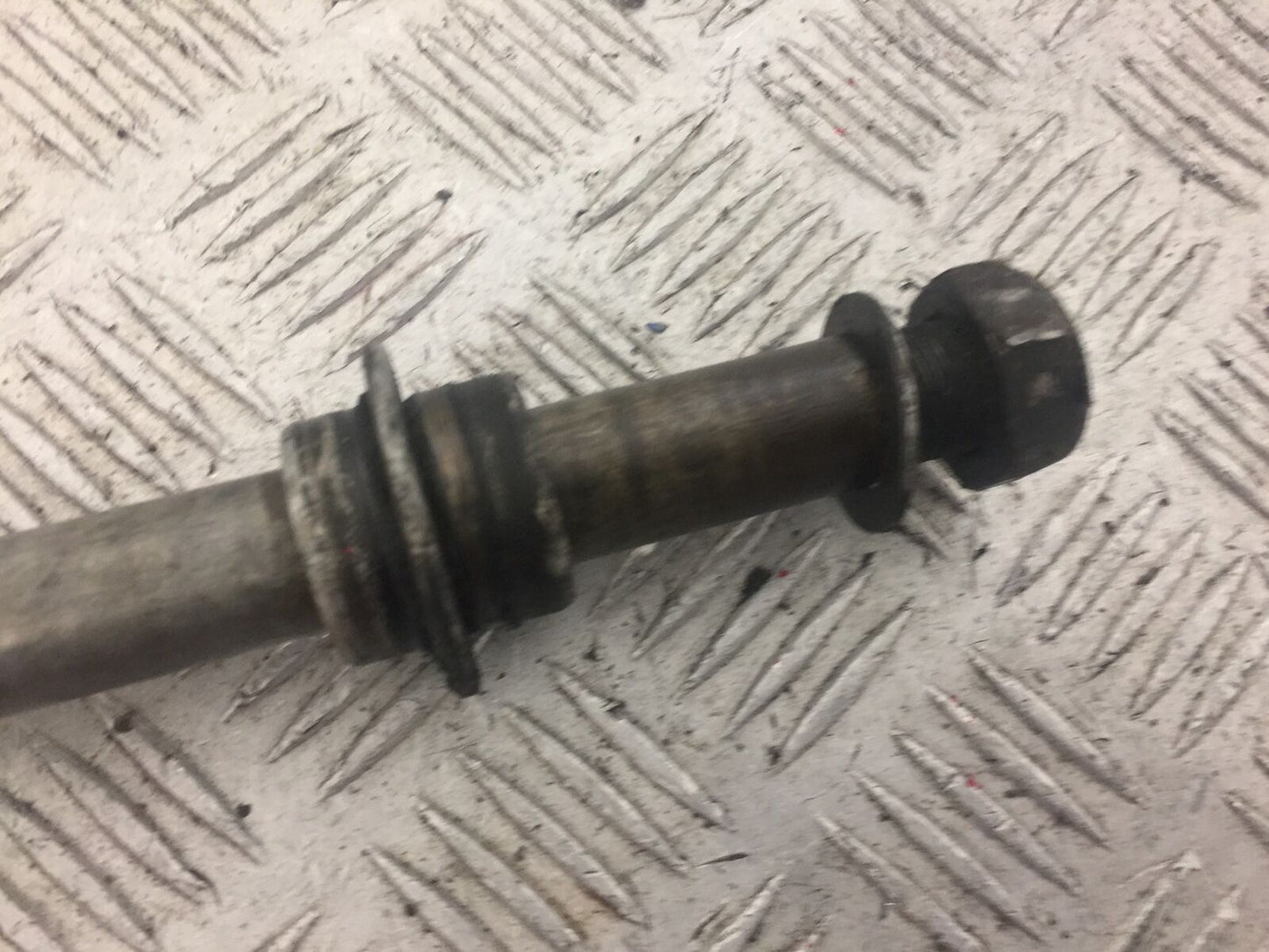 HONDA CB900 CB 900 HORNET REAR WHEEL SPINDLE  YEAR 2002-06 (STOCK 633)