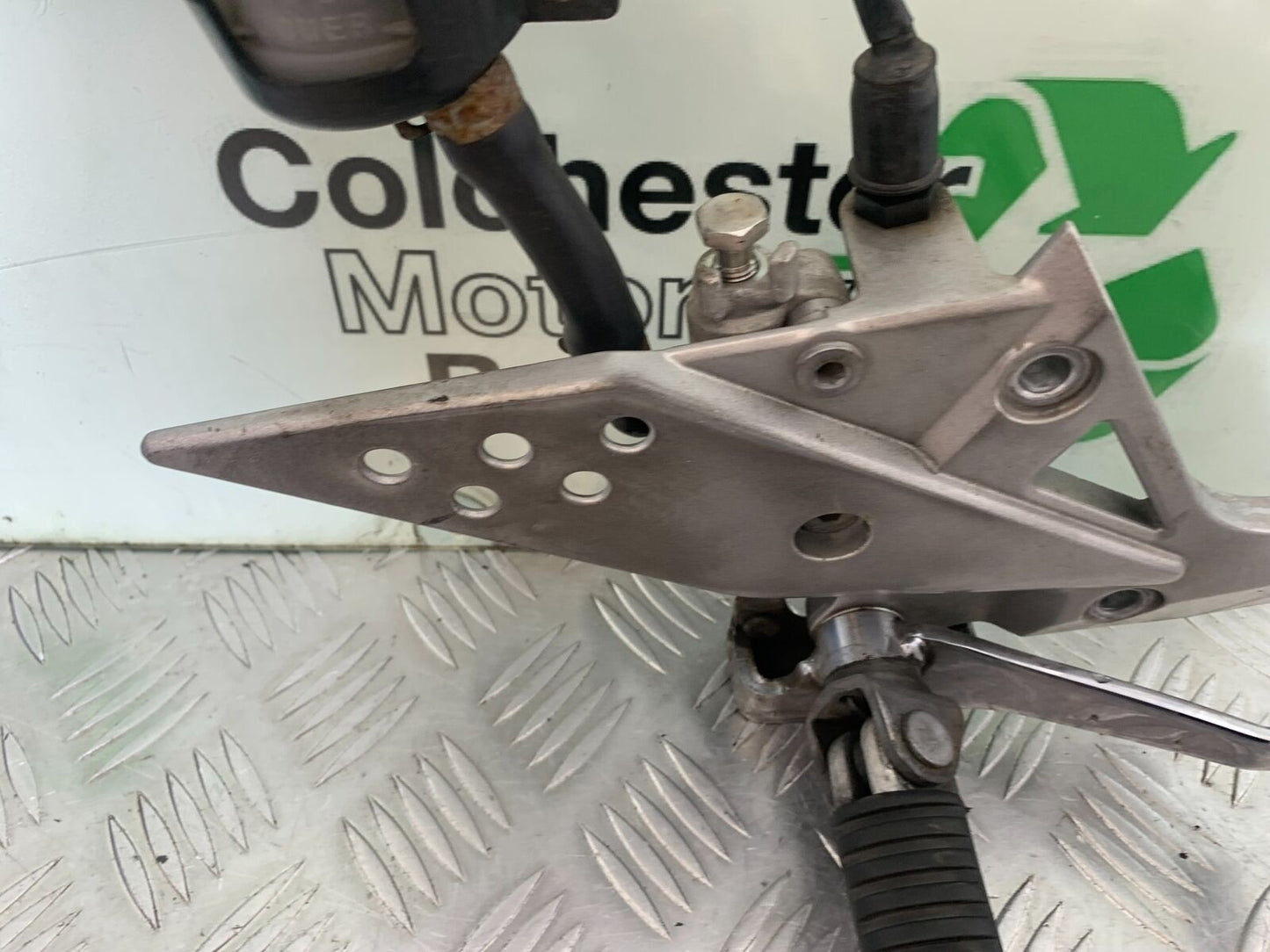 KAWASAKI Z750 Z 750 FRONT RIGHT HANGER  YEAR 2004-2006  (CMB1104)