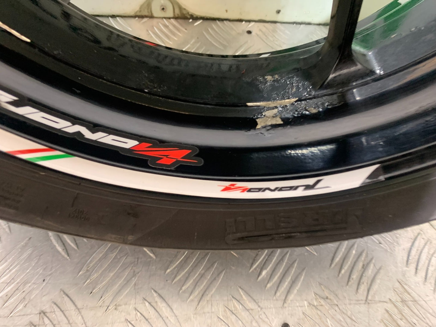 APRILIA TUONO 1000 V4 REAR WHEEL  YEAR 2013-2014 (CMB1239)
