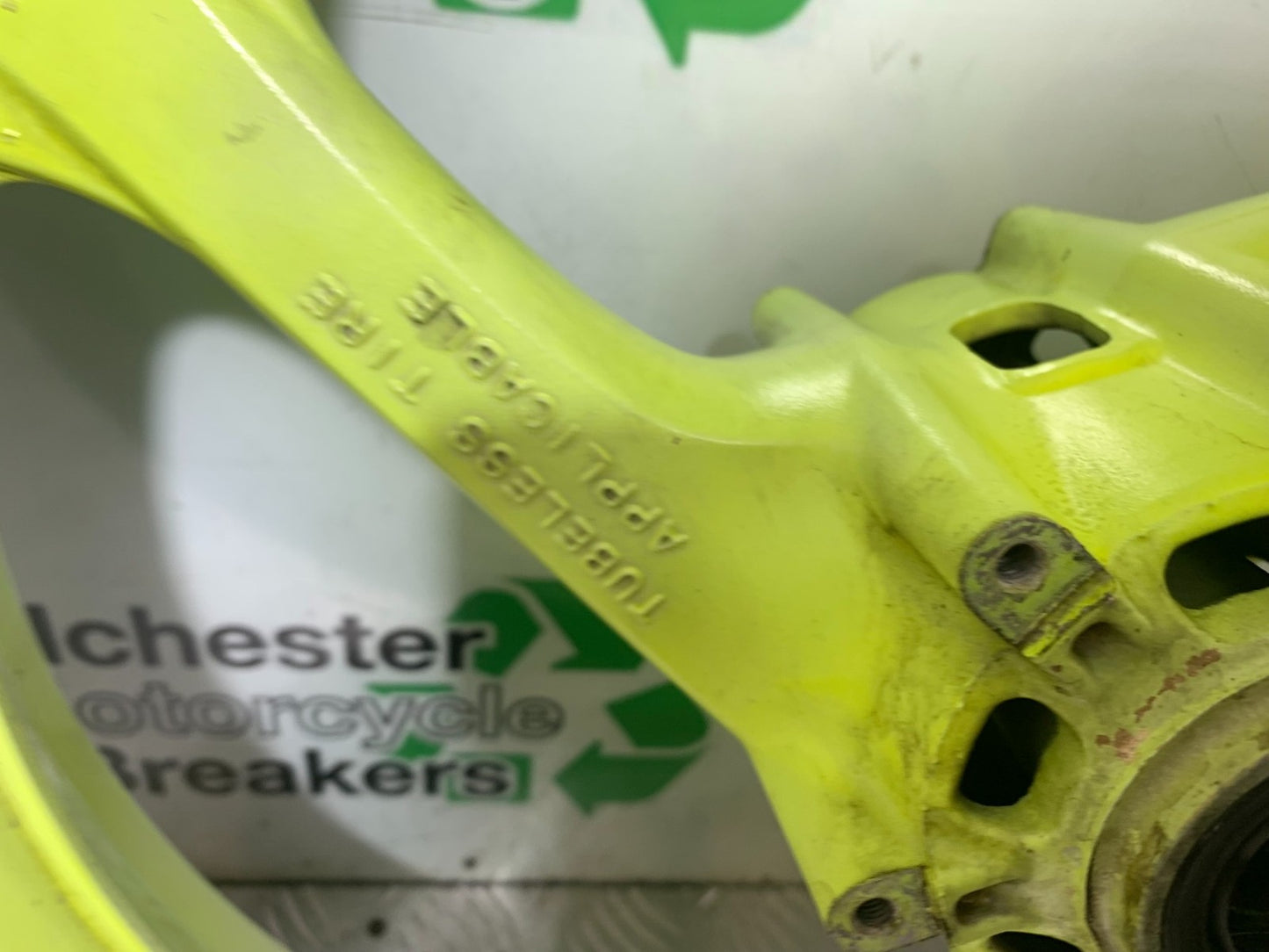 HONDA CBR1000 rr FIREBLADE FRONT WHEEL YEAR 2006 (CMB1220)