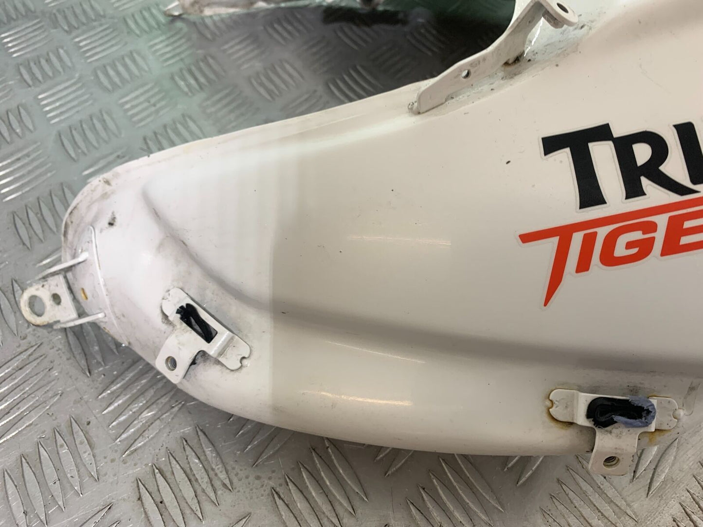 TRIUMPH TIGER 800 PETROL TANK  YEAR 2011-2014 (CMB1113)