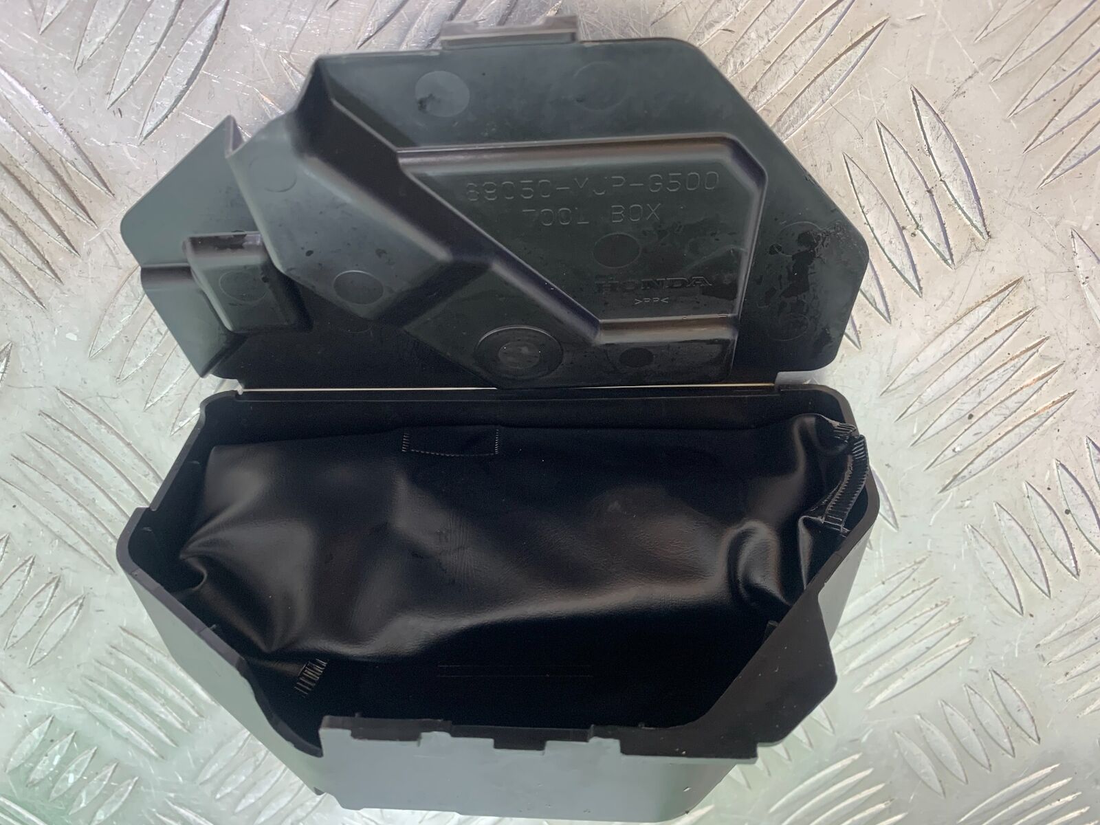 HONDA CRF1000 (DCT) AFRICA TWIN TOOL BOX AND HOLDER   YEAR 2017 (CMB1030)