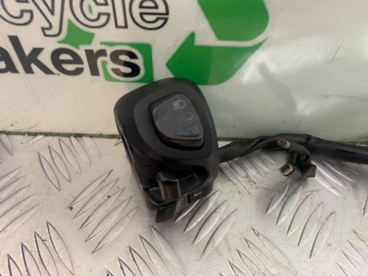 YAMAHA XMAX 300 LEFT SWITCH GEAR  YEAR 2017-2020 (CMB1218)