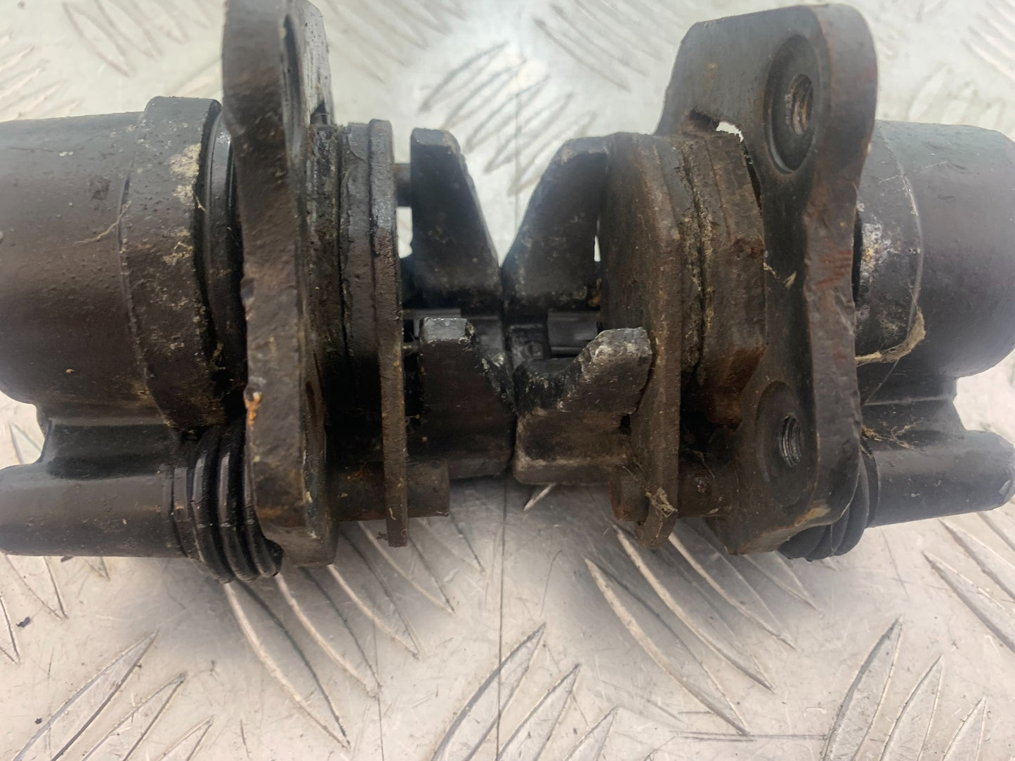 KAWASAKI GT550 GT 550 FRONT BRAKE CALIPERS  YEAR 1984-87 (CMB1141)