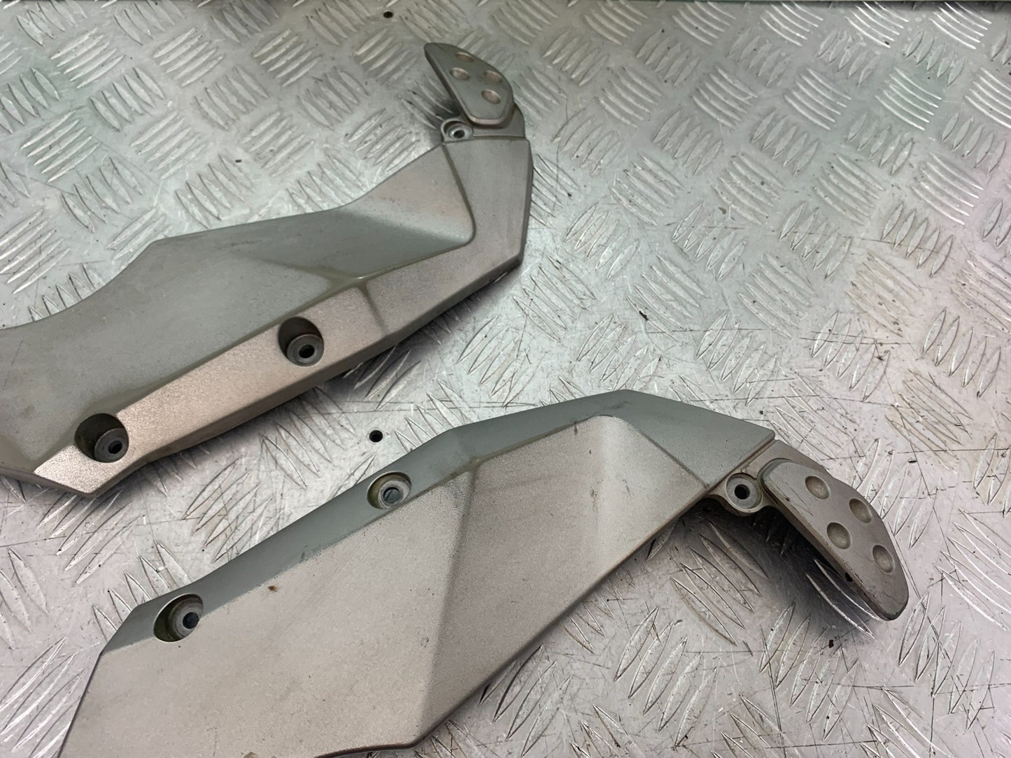 KAWASAKI Z750 Z 750 LEFT AND RIGHT FRAME COVERS  YEAR 2004-2006  (CMB1234)