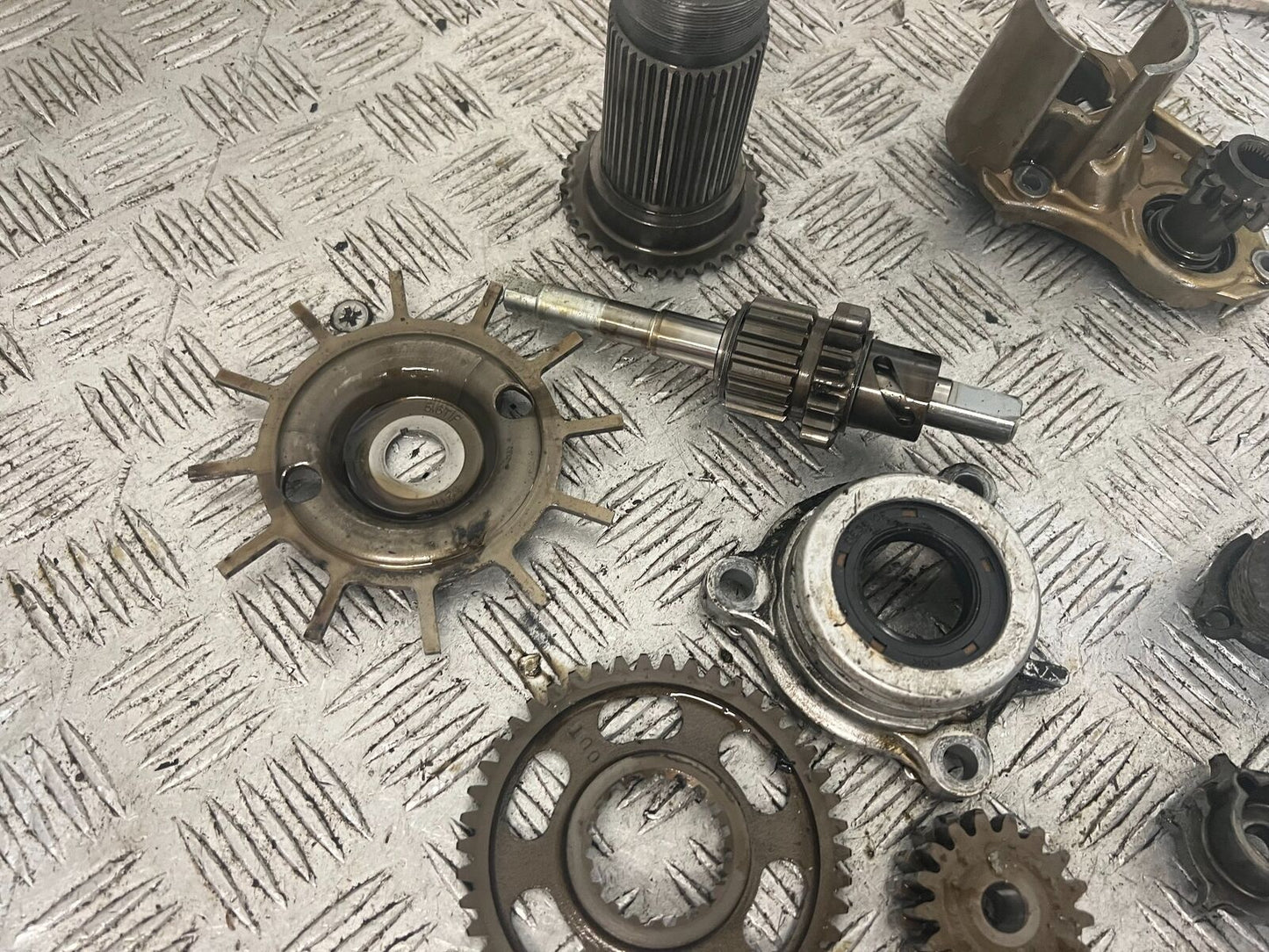 HONDA GL1800 GL 1800 ENGINE PARTS JOB LOT   YEAR 2004 ABS (STOCK 890)