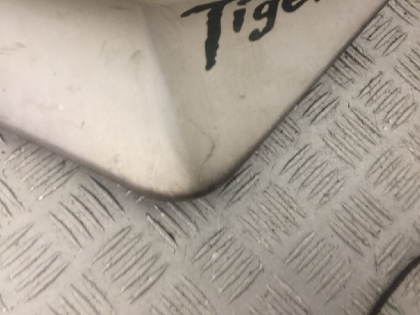 TRIUMPH 955i TIGER SEAT PANEL  YEAR 2001-2006 (STOCK 818)