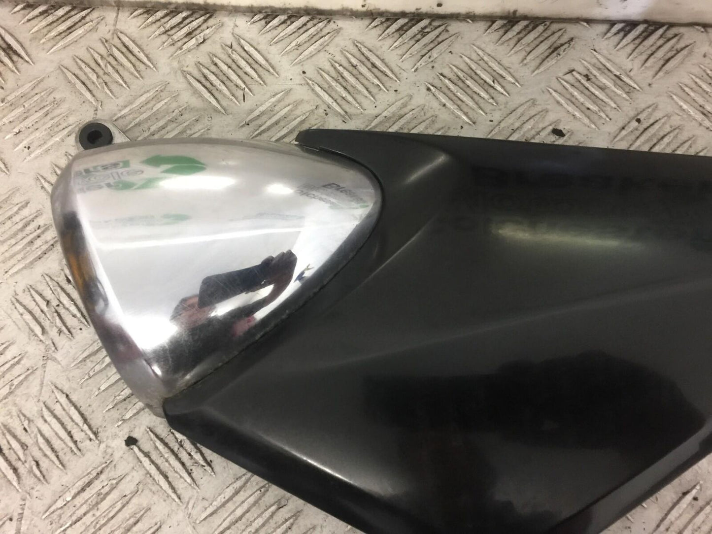 SUZUKI GSF600 GSF 600 BANDIT LEFT SEAT PANEL  YEAR 2002 STOCK 416
