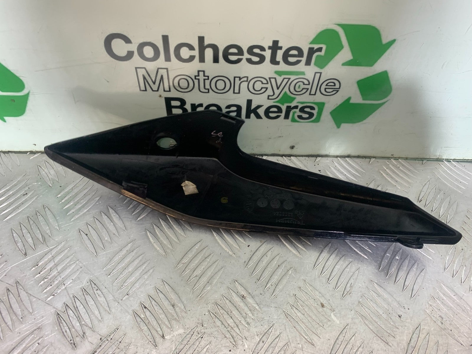 TRIUMPH 675 STREET TRIPLE LEFT SEAT PANEL    2013-2016 (CMB1186)