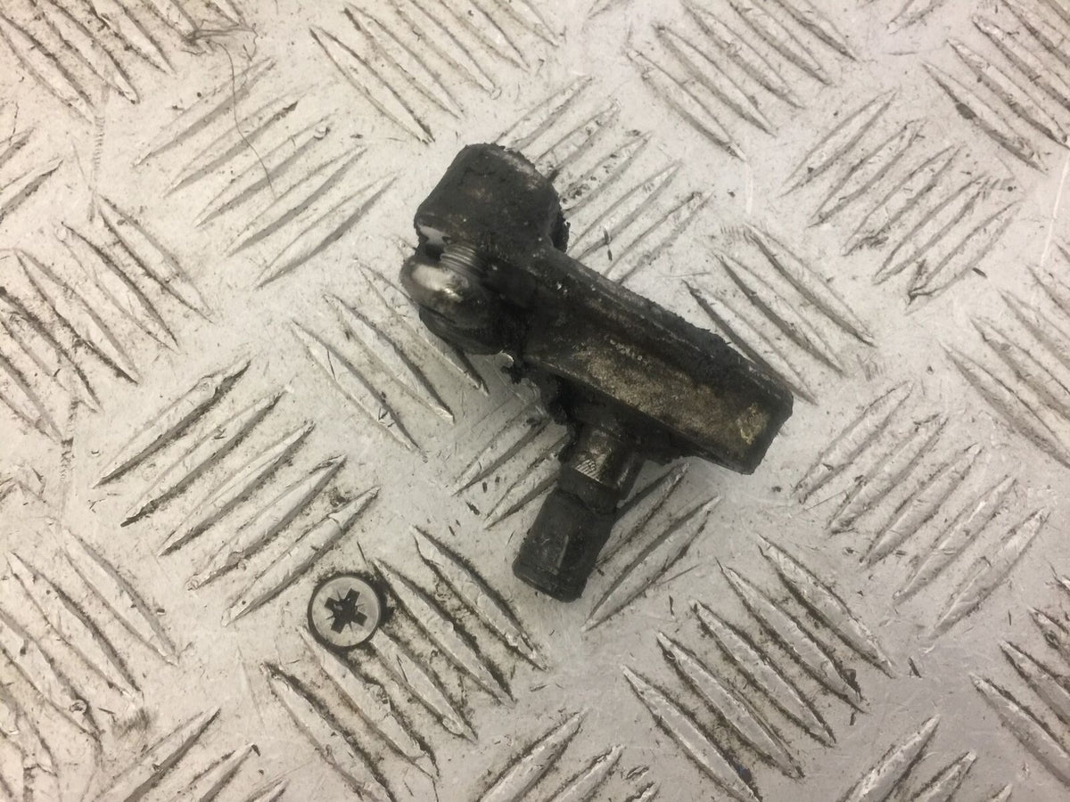 SUZUKI GSXR1000 GSXR 1000 L3 GEAR LEVER MOUNT  YEAR 2013 (STOCK 671)