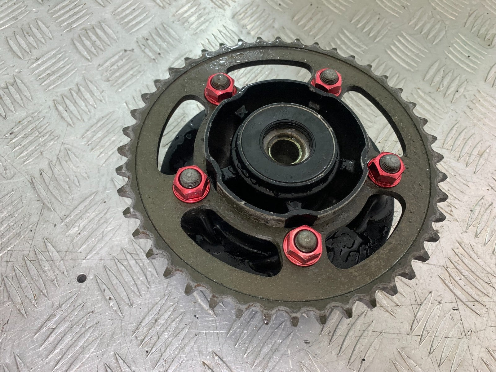 HONDA CBR1100 BLACKBIRD SPROCKET CARRIER   YEAR 1999-2005 (CMB1232)