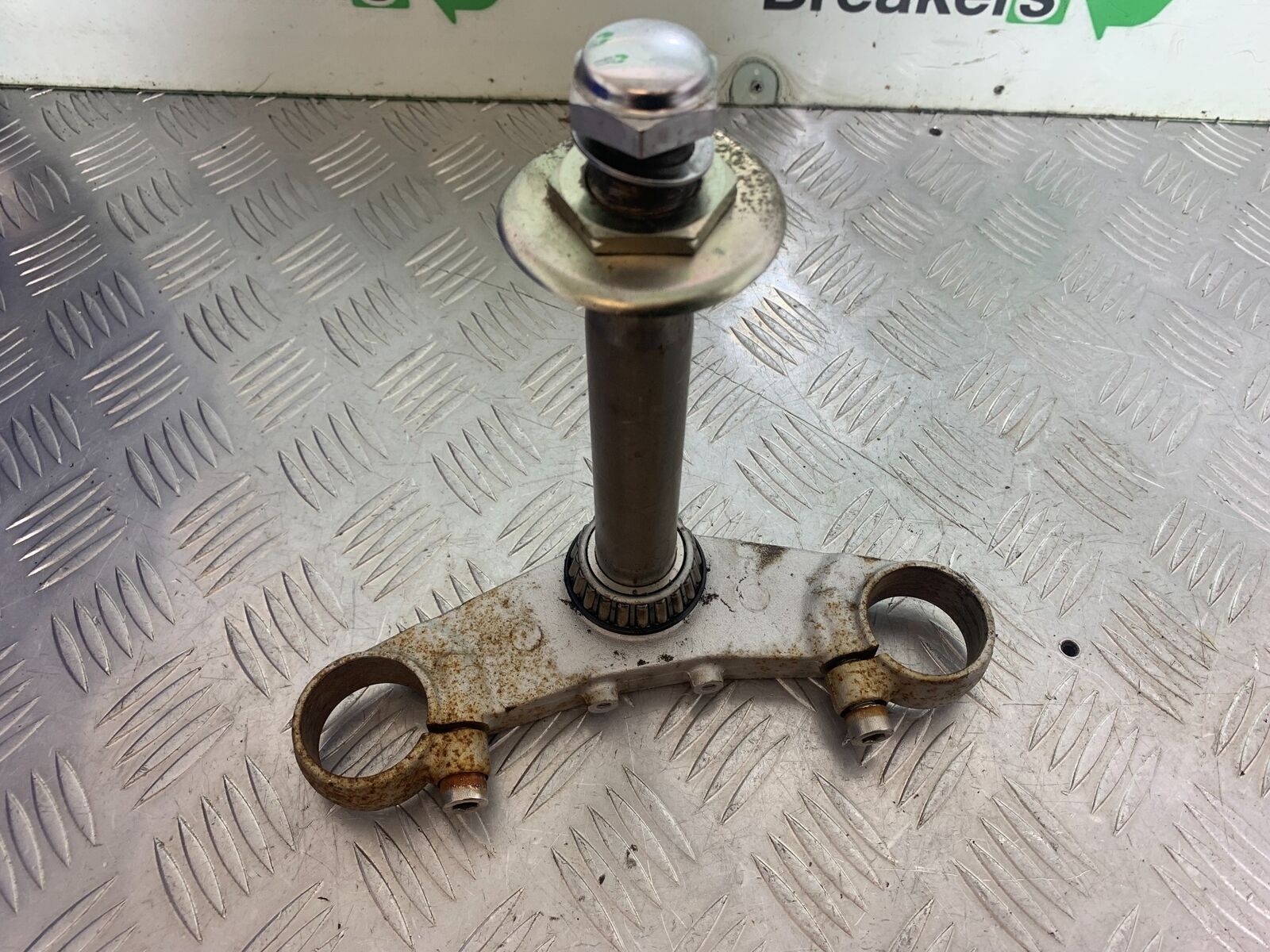 TRIUMPH 955i SPRINT ST BOTTOM YOKE YEAR 1999-2004 (CMB1124)