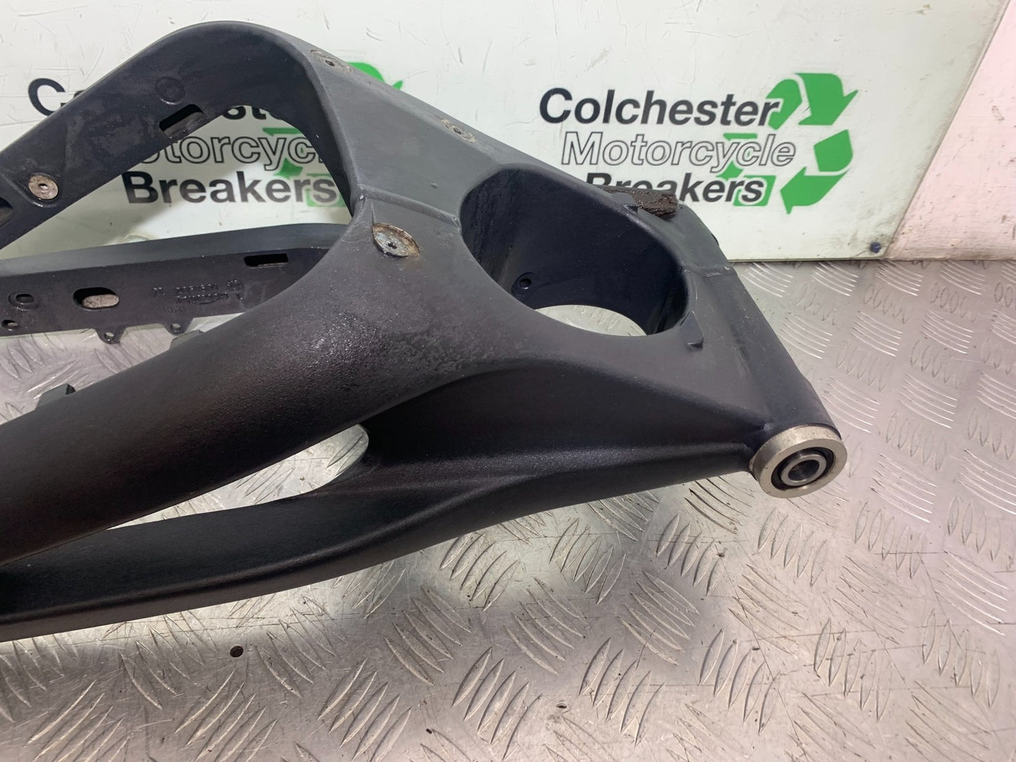 TRIUMPH 675 STREET TRIPLE R SWINGARM YEAR 2013 - 2016 (CMB1221)