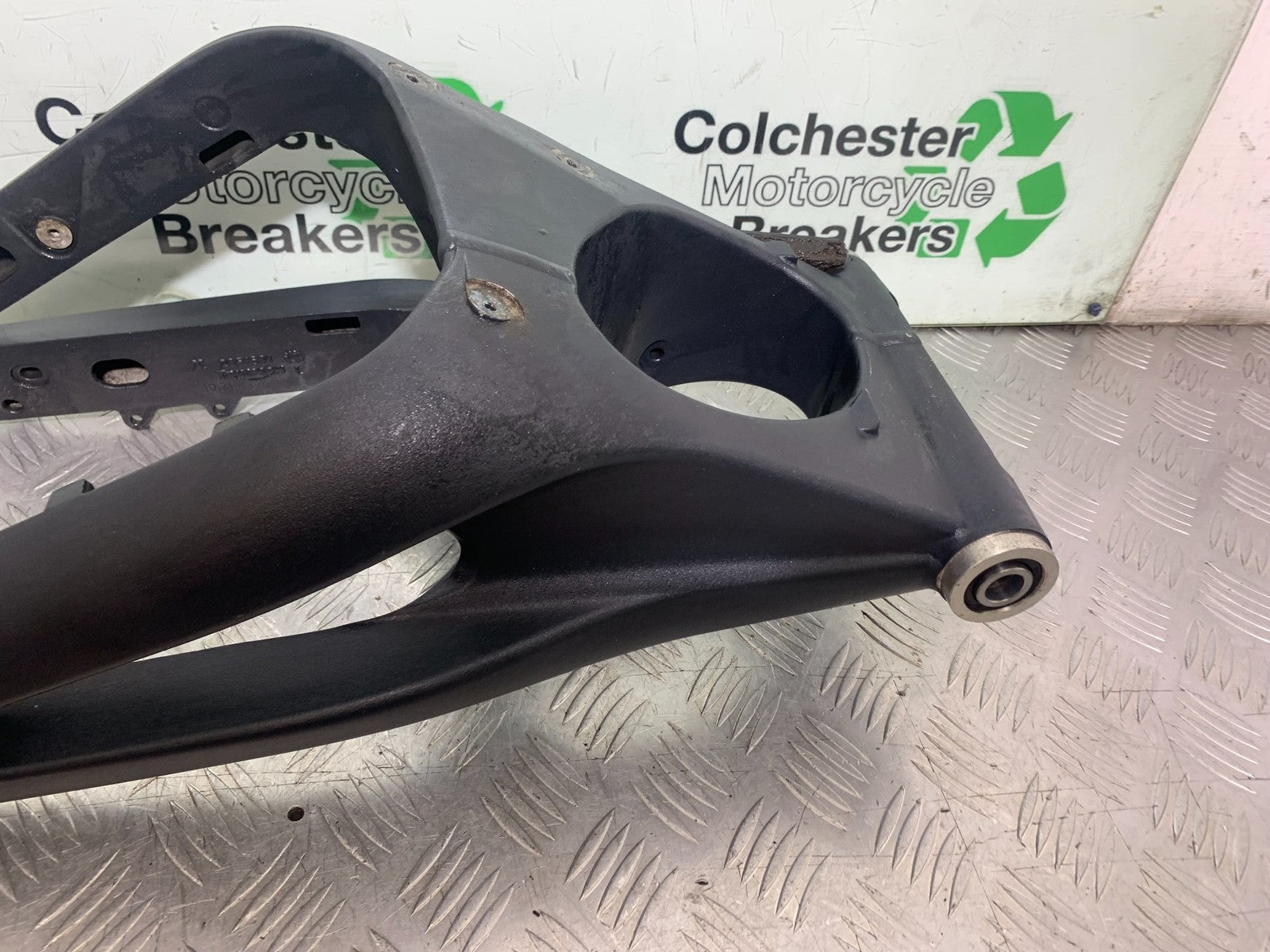 TRIUMPH 675 STREET TRIPLE R SWINGARM YEAR 2013 - 2016 (CMB1221)