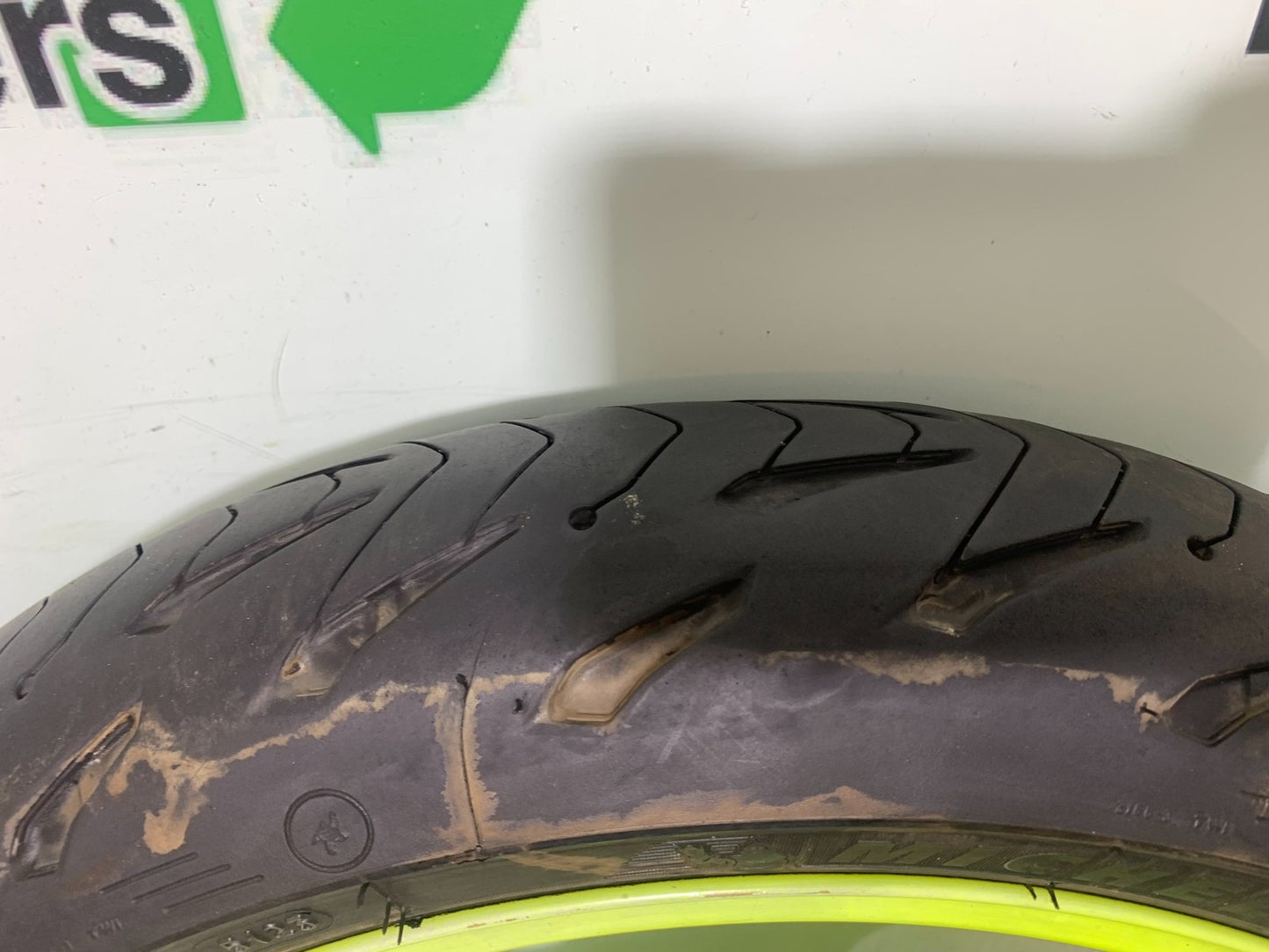 HONDA CBR1000 rr FIREBLADE FRONT WHEEL YEAR 2006 (CMB1220)