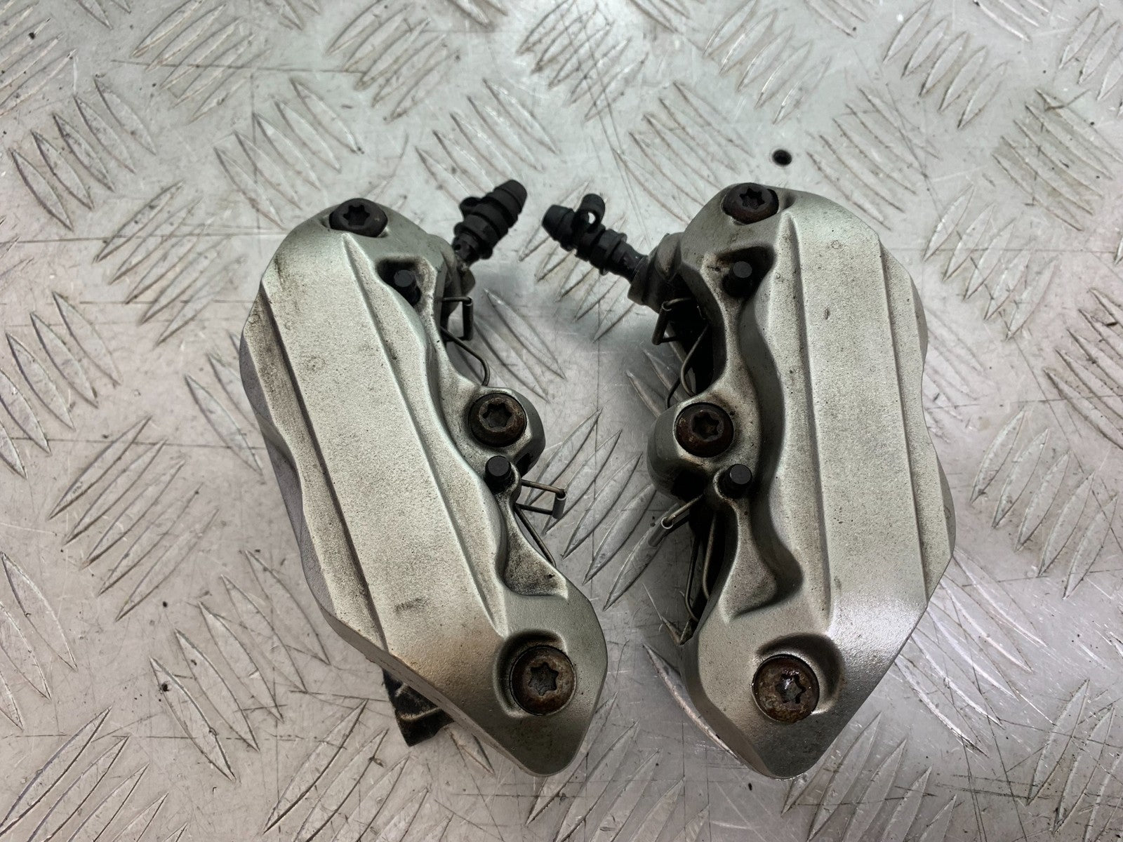 TRIUMPH SPEED TRIPLE R 1050 FRONT BRAKE CALIPERS  2009 (CMB1183)