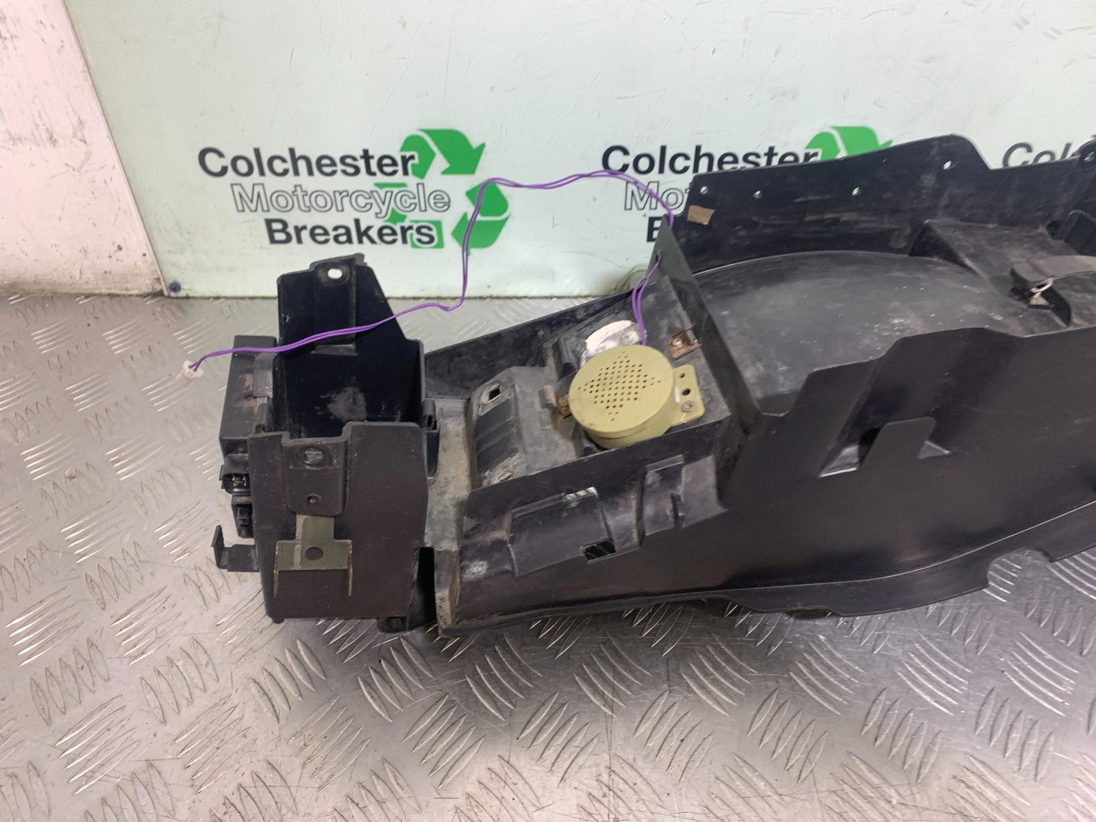 YAMAHA YZF1000 THUNDERACE UNDERTRAY YEAR 1997-2000 (CMB1204)