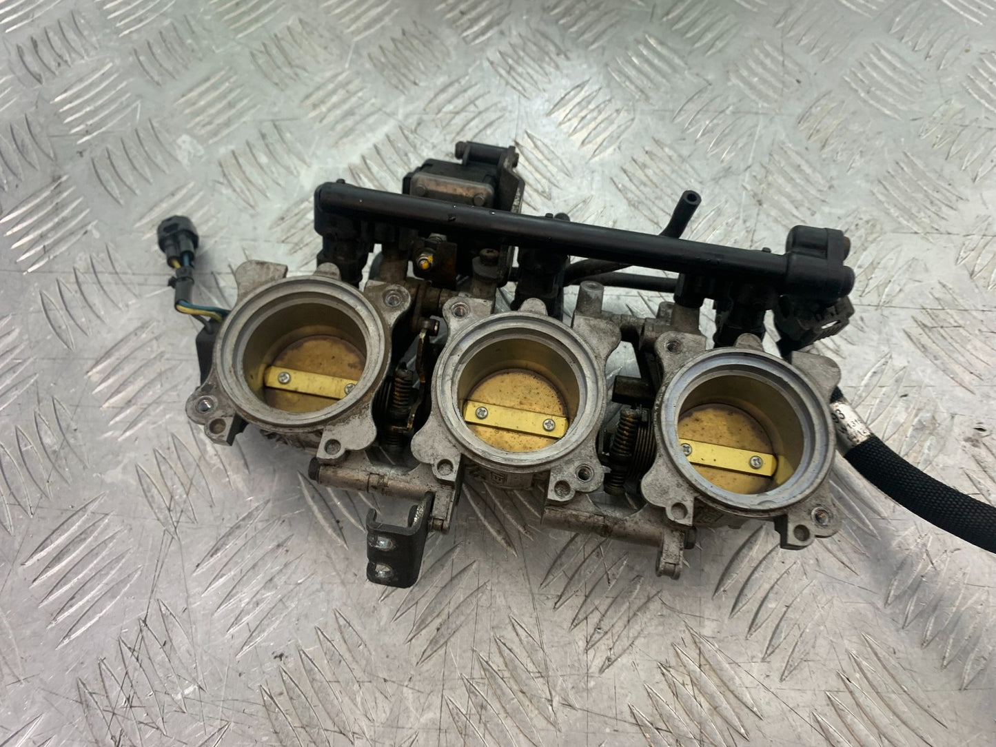 TRIUMPH 675 STREET TRIPLE R THROTTLE BODIES  YEAR 2013 - 2016 (CMB1221)