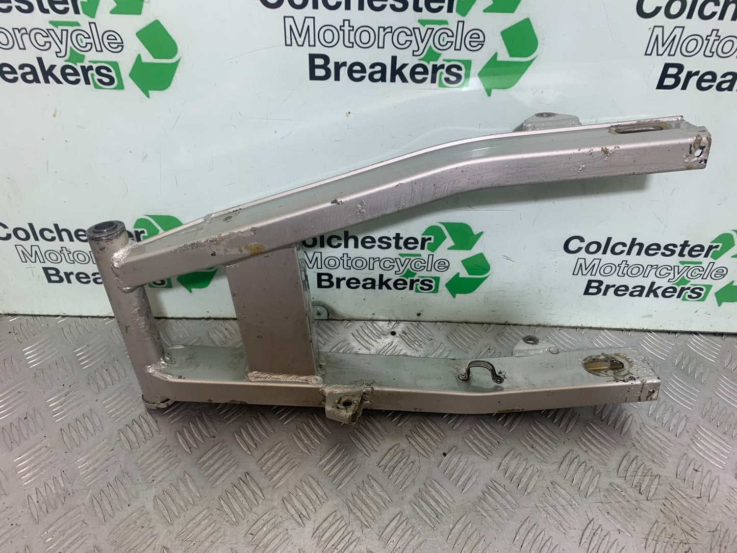 SUZUKI GSX750 INAZUMA SWINGARM  YEAR 1998-2003 (CMB1308)
