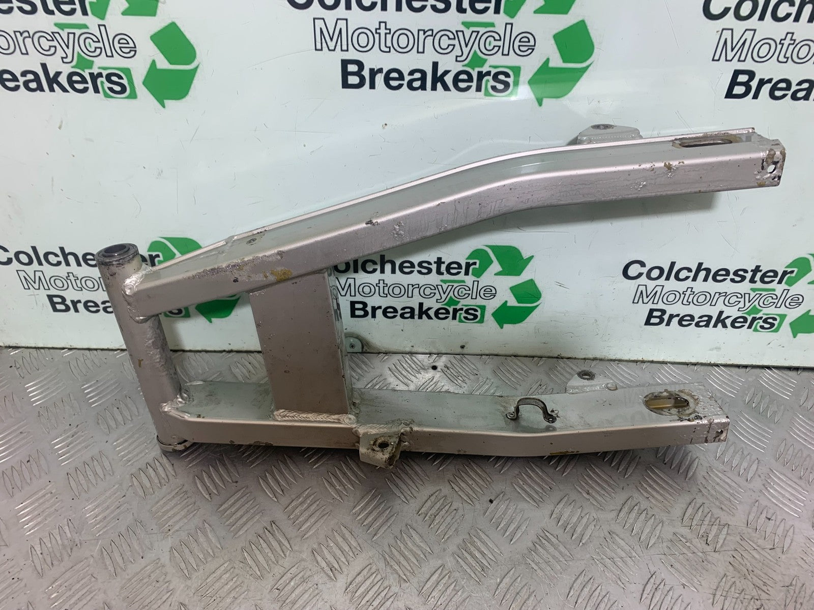 SUZUKI GSX750 INAZUMA SWINGARM  YEAR 1998-2003 (CMB1308)