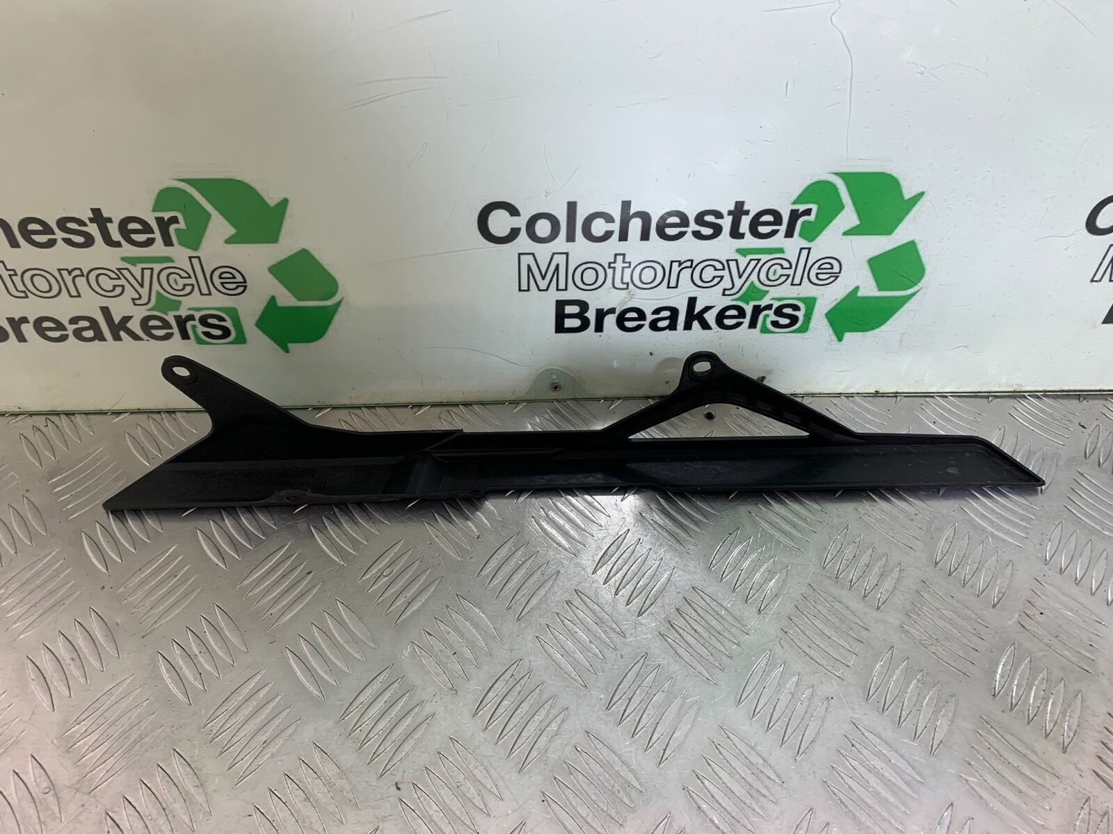 YAMAHA MT09 MT-09 CHAIN GUARD   YEAR 2013-2016  (STOCK 997)