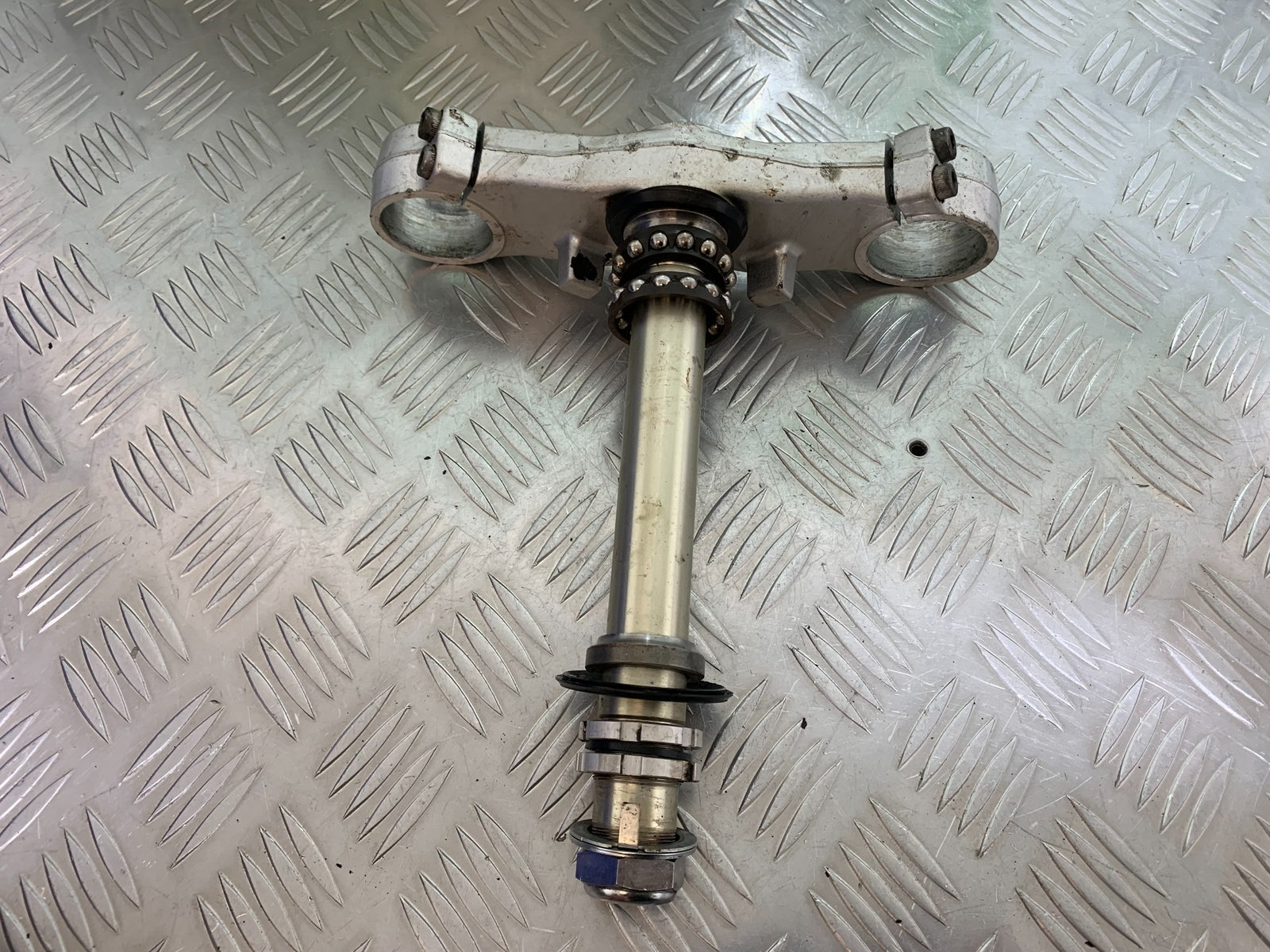 YAMAHA FJR1300 FJR 1300 BOTTOM YOKE YEAR 2001-05 (CMB1005)