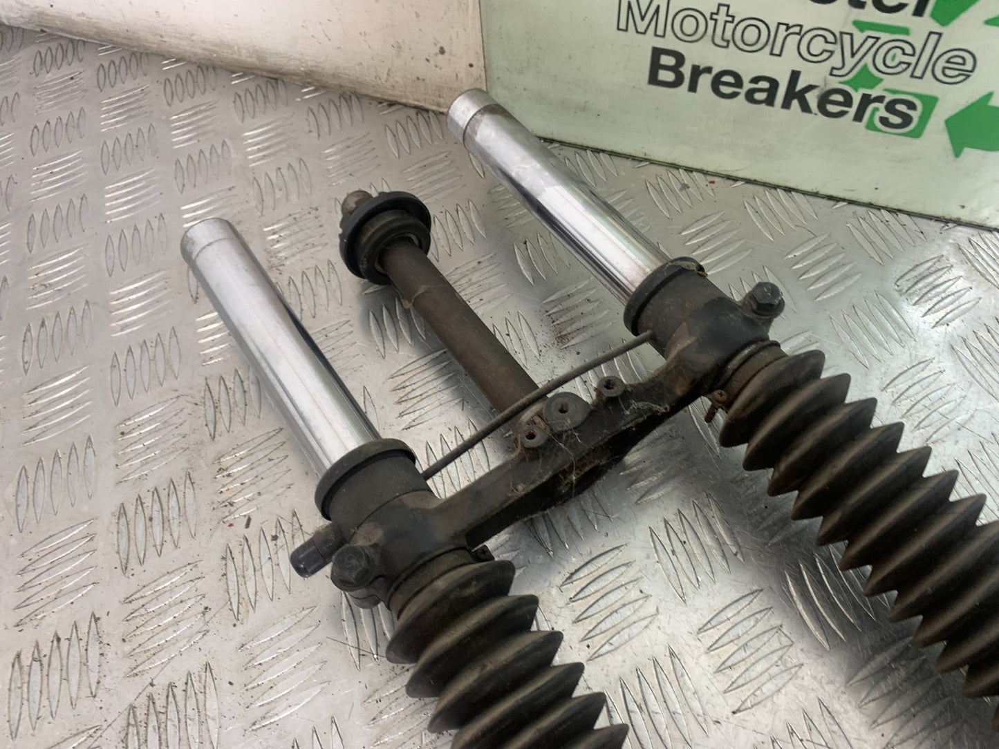 KAWASAKI GT550 GT 550 FORKS  YEAR 1989-1994