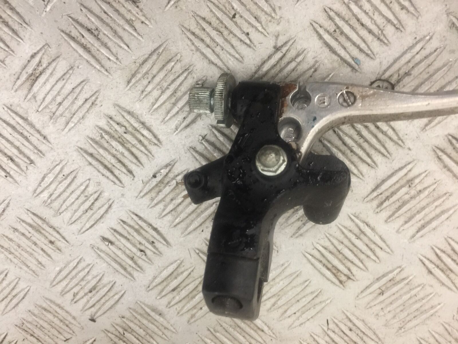 HONDA VT600 VT 600 SHADOW CLUTCH LEVER AND BRACKET   YEAR 1992-1997 (STOCK 833)