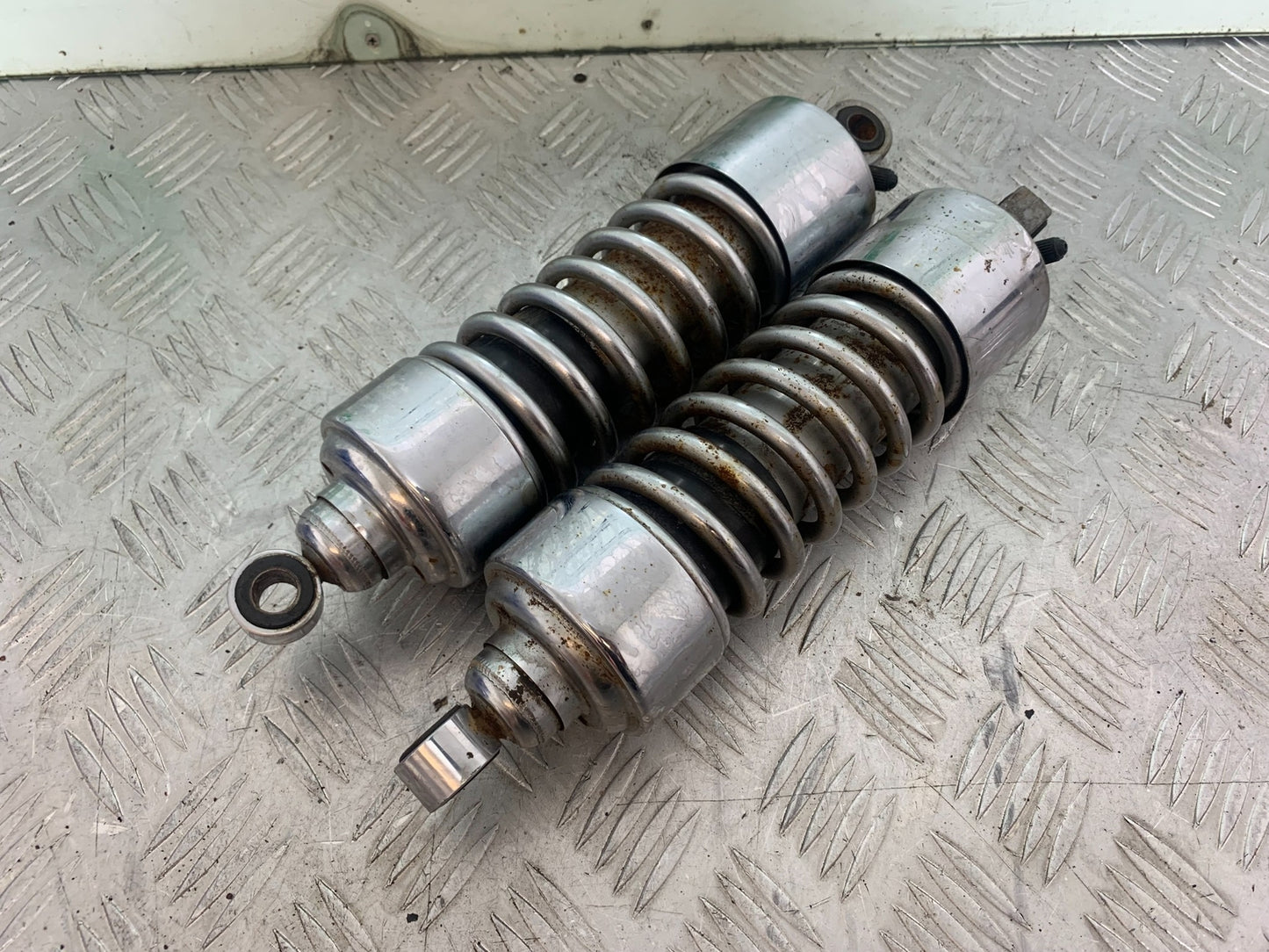 KAWASAKI VN1500 CLASSIC REAR SHOCKS YEAR 1999 -2006 (CMB1166)