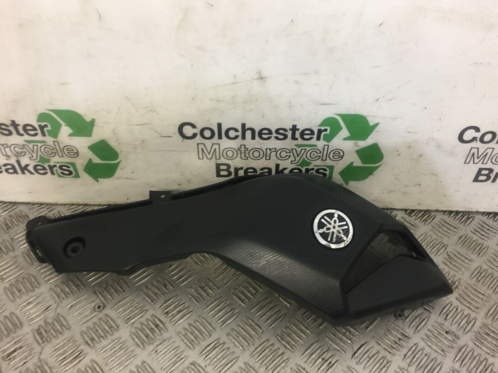 YAMAHA MT07 MT-07 RIGHT TANK COWL   YEAR 2014 (STOCK 467)