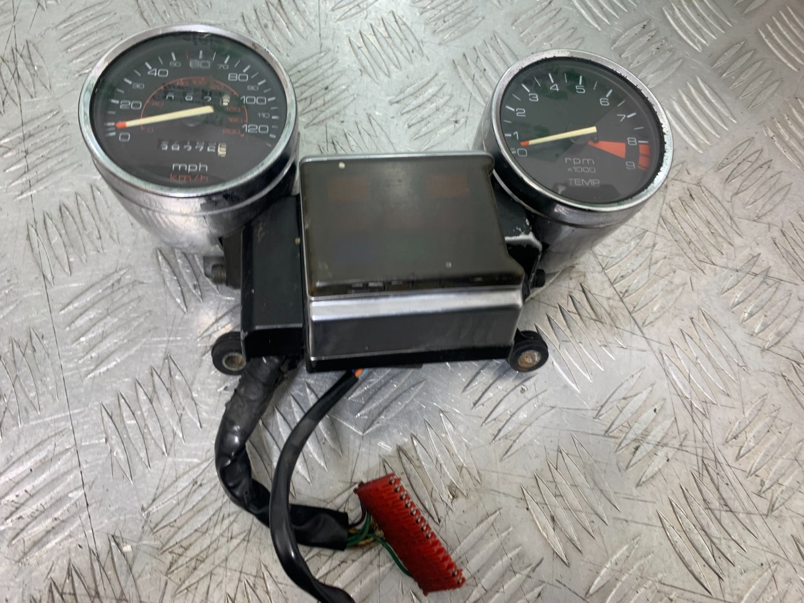 HONDA VT700 VT 700 SHADOW CLOCKS SPEEDO DASH   YEAR 1984-85 (CMB1328)