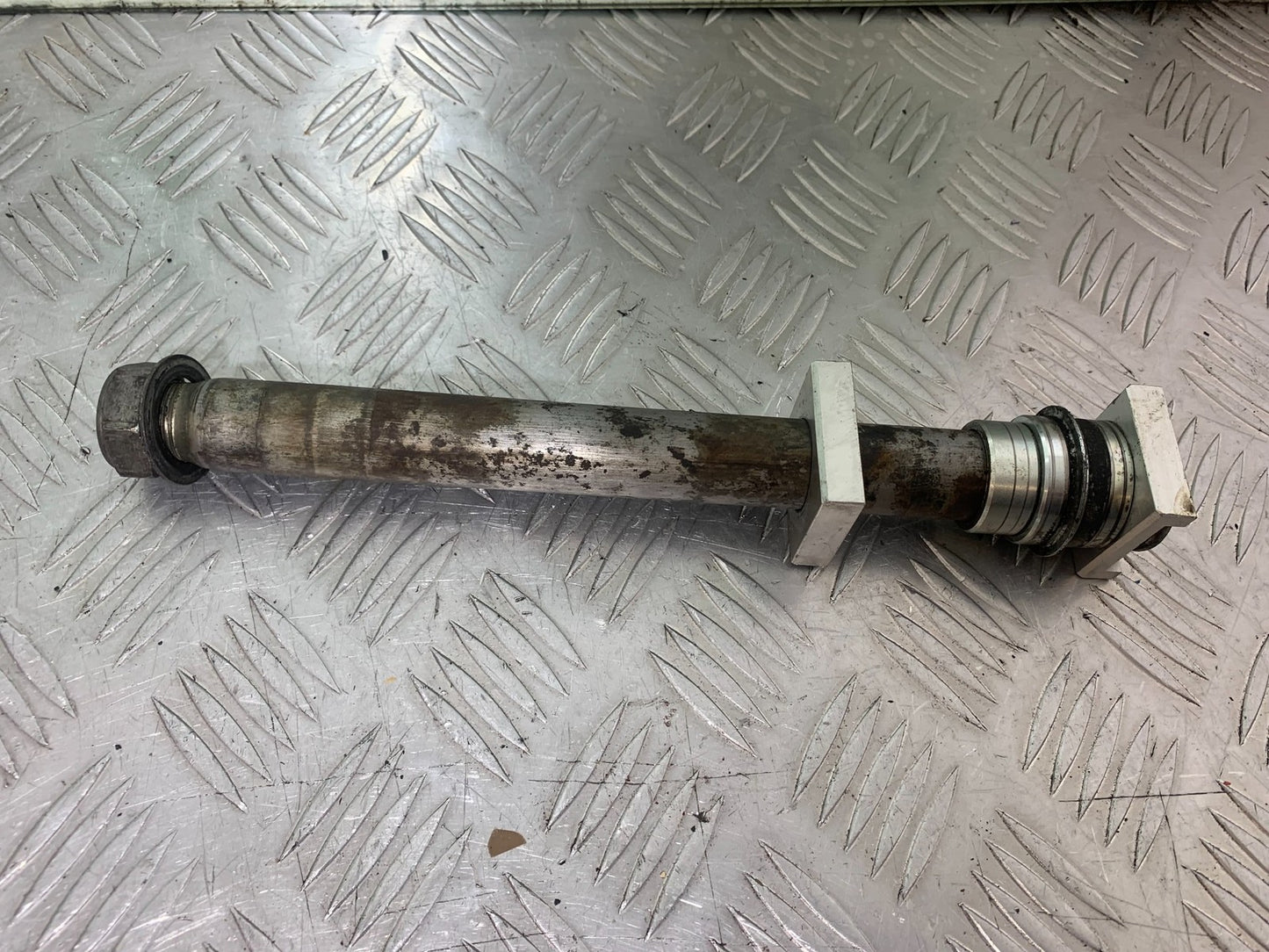 YAMAHA XSR900 XSR 900 REAR WHEEL SPINDLE YEAR 2022-2024 (CMB1215)